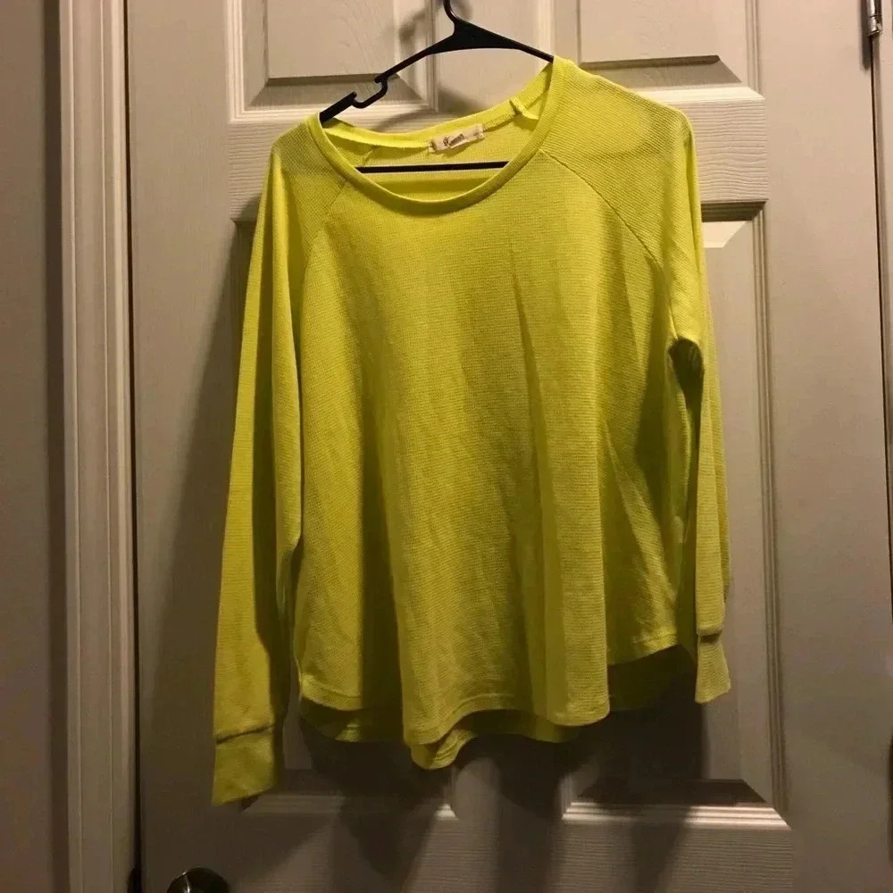 🟨🟨🟨Neon yellow waffle shirt